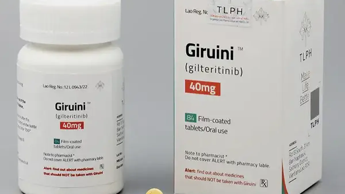 医生与患者讨论吉瑞替尼耐药后的治疗选择