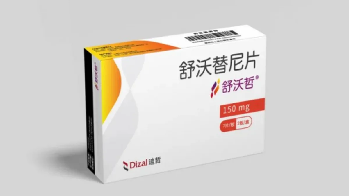 医生为患者解释吉瑞替尼用药方案